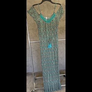 Maxi, off the shoulder Xhilaration dress. Size: Medium